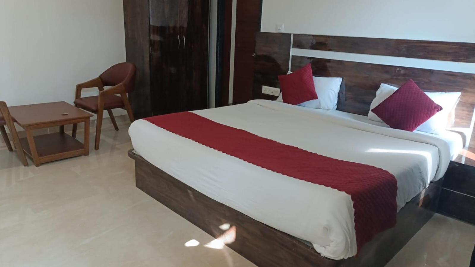 Mountain Hill Resort Lonavala Buitenkant foto